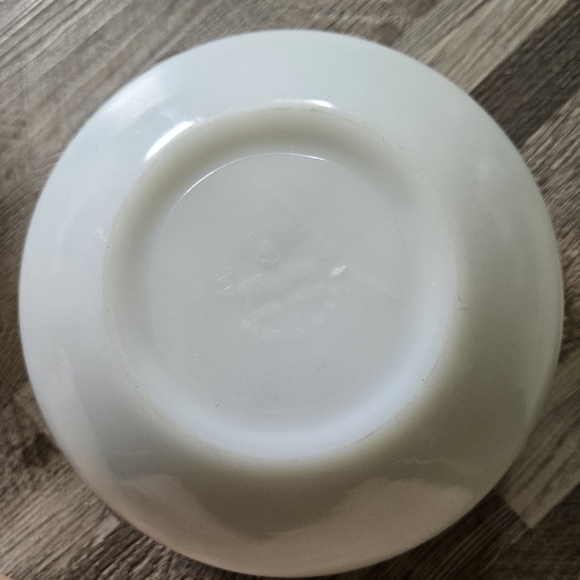 Vintage Anchor Hocking Fire-King White Milk Glass Mixing Bowl 8.25" - Picture 3 of 4